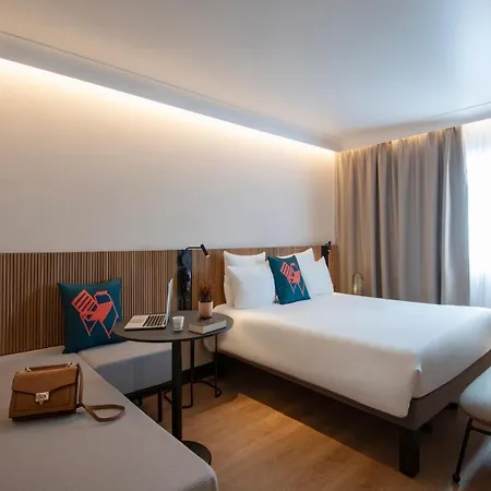 Novotel Arenas Aeroport Hotell 4*