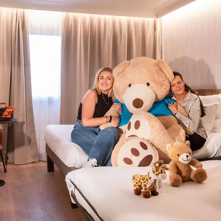 Novotel Arenas Aeroport Hotell 4*
