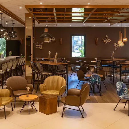 Hotell Novotel Arenas Aeroport 4*